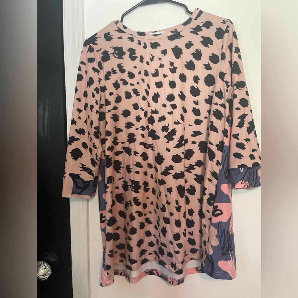NUGGLES Women’s Size Medium Leopard and Floral Top